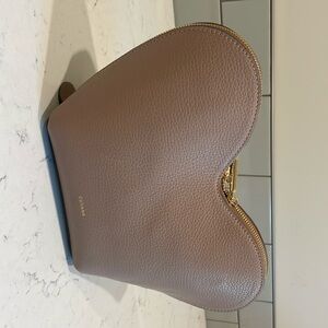 Cuyana heart case soft rose